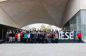 ep archivo   fotografia de grupo del rey junto a los alumnos del executive mba 2023 en su visita a