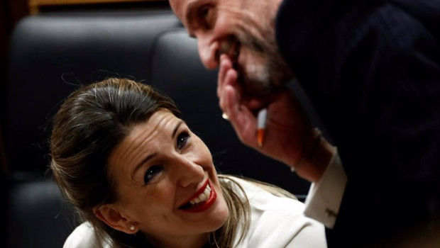 ep archivo   la vicepresidenta de trabajo yolanda diaz habla con el portavoz adjunto de ciudadanos