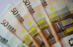 ep archivo   moneda billete dinero euros foto de recurso