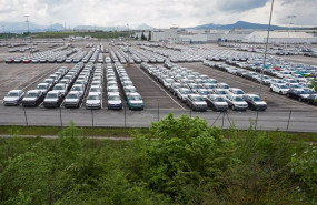 ep archivo   vista de vehiculos producidos en la fabrica de volkswagen navarra