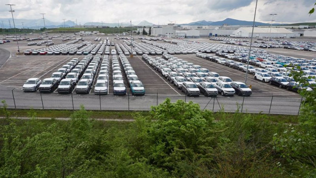 ep archivo   vista de vehiculos producidos en la fabrica de volkswagen navarra