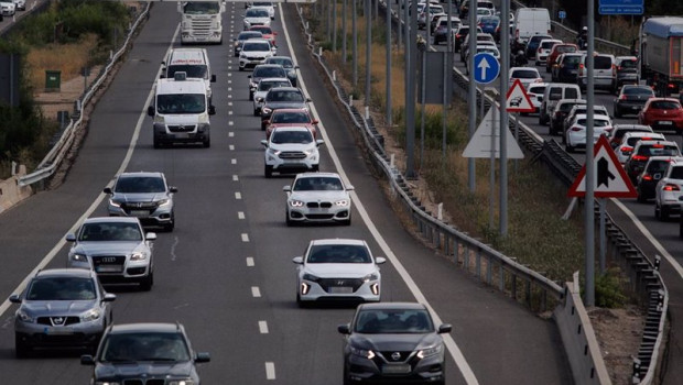 ep atasco en la autovia a 3 a 1 de septiembre de 2023 en madrid espana la dgt preve desde el pasado