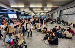 ep cientos de personas en la estacion de atocha a 19 de octubre de 2024 en madrid