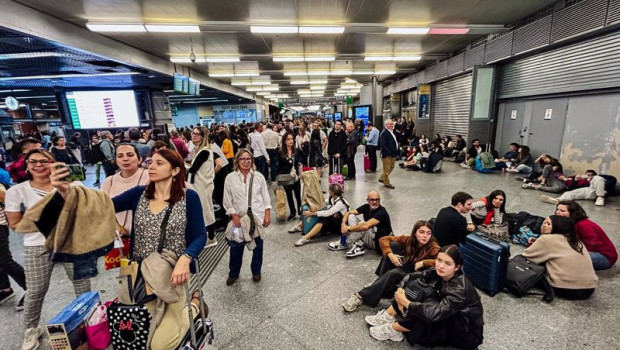 ep cientos de personas en la estacion de atocha a 19 de octubre de 2024 en madrid