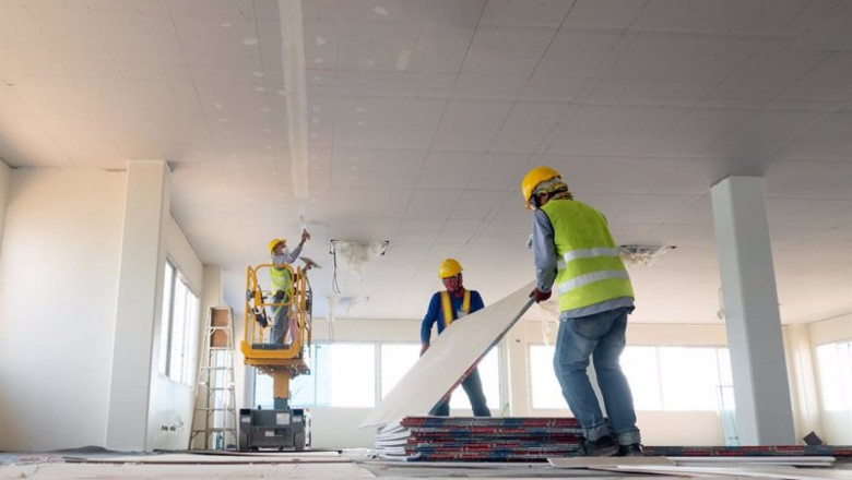 ep economia  el numero de trabajadores en la construccion se impulso un 4 en 2021 y el de empresas