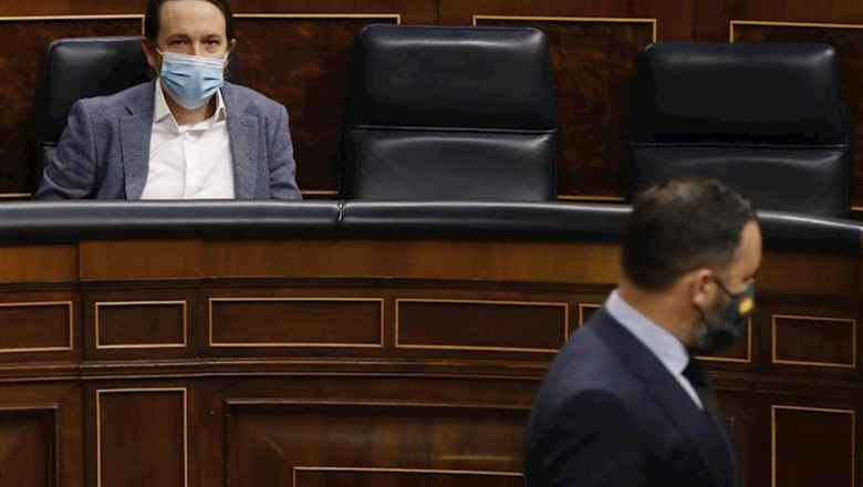 ep el presidente de vox santiago abascal pasando por delante del vicepresidente segundo pablo