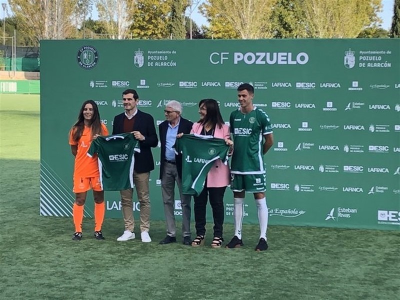 ep iker casillas en la presentacion del cf pozuelo uno de los socios de la fundacion casillas