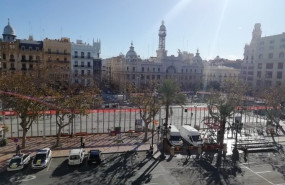 ep imagen de la plaza del ayuntamiento de valncia y del recinto en el que se disparan las mascletaes