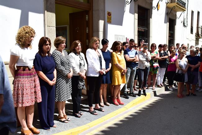 La delegada del Gobierno andaluz, Sandra García, en un minuto de silencio | JUNTA ep la delegadagobierno andaluz sandra garcia enminutosilencio