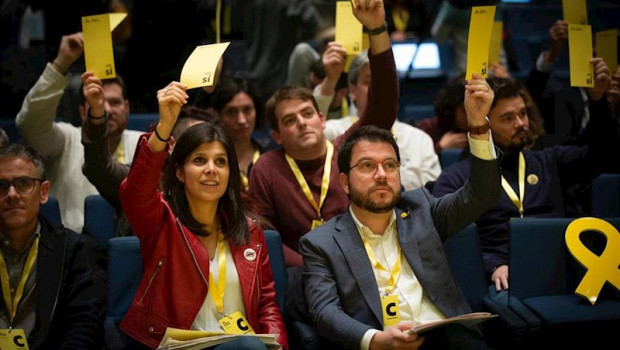 ep la portavoz y secretaria general adjunta de erc marta vilalta y el vicepresidente de la