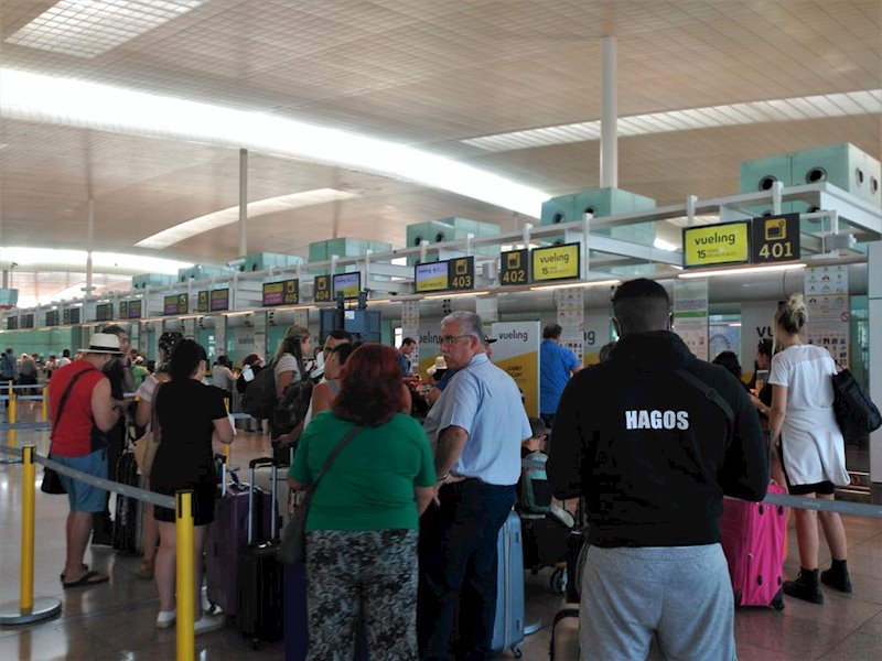 ep pasajeros en el aeropuerto de barcelona