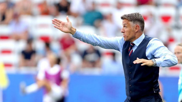 ep phil neville dirigiendo a la seleccion femenina inglesa en la copa del mundo de francia de 2019