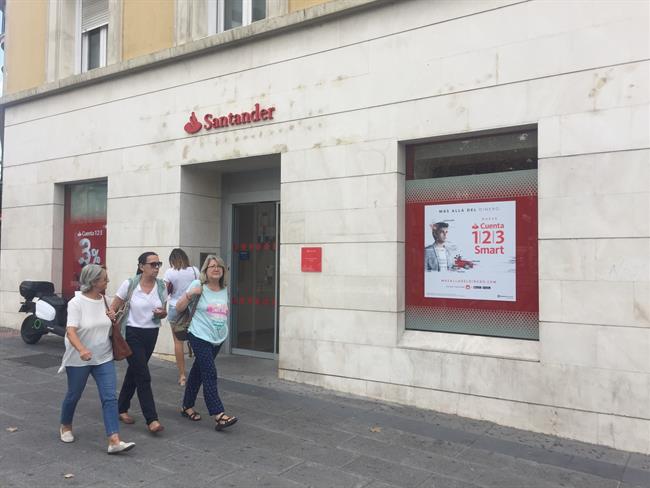 Imagen exterior de una oficina bancaria | EUROPA PRESS ep sucursal bancaria banco banco santander oficina bancaria