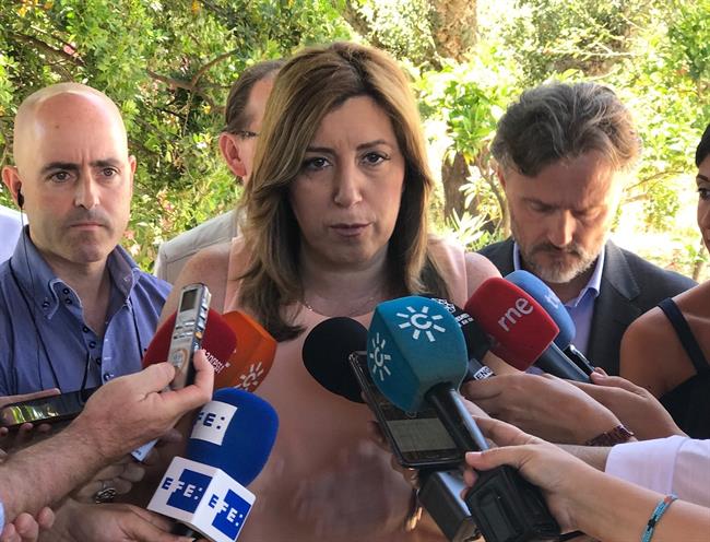 ep susana diaz atiendelos periodistasaznalcollar sevilla