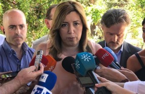 ep susana diaz atiendelos periodistasaznalcollar sevilla