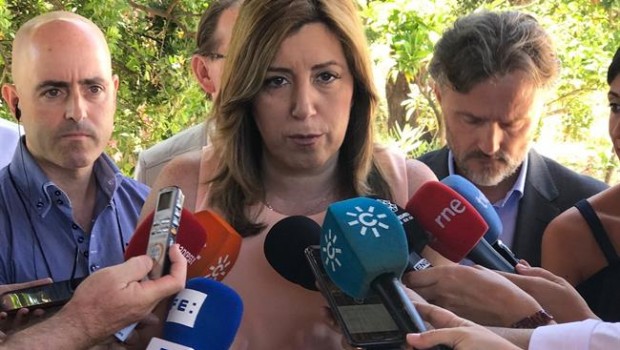 ep susana diaz atiendelos periodistasaznalcollar sevilla