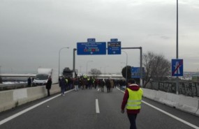 ep taxistas cortanm-11 la carreteraune madridaeropuertobarajas