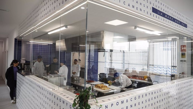 ep varios alumnos cocinan en el nuevo centro de formacion en hosteleria y turismo para personas con ep varios alumnos cocinan en el nuevo centro de formacion en hosteleria y turismo para personas con