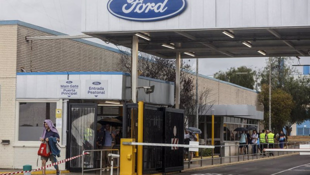 ep varios trabajadores en la fabrica de ford en almussafes