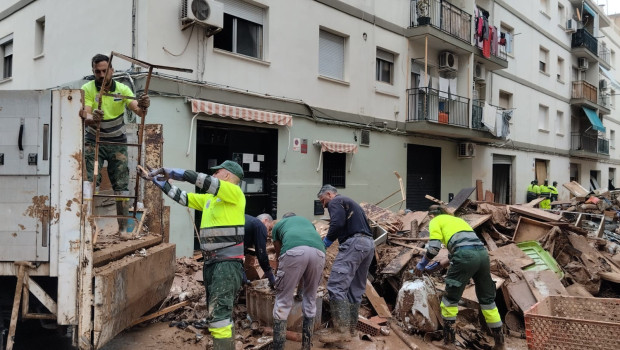 trabajo de voluntarios de los servicios de ganda 