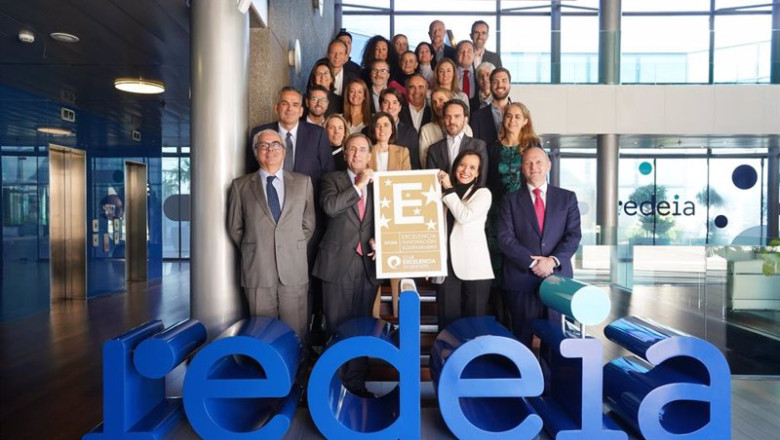 ep acto de entrega del certificado correspondiente al sello efqm 700 en la sede de redeia ep acto de entrega del certificado correspondiente al sello efqm 700 en la sede de redeia