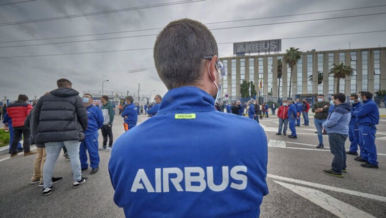 ep archivo trabajadores de airbus puerto real concentrados ante la planta en una imagen de archivo ep archivo trabajadores de airbus puerto real concentrados ante la planta en una imagen de archivo