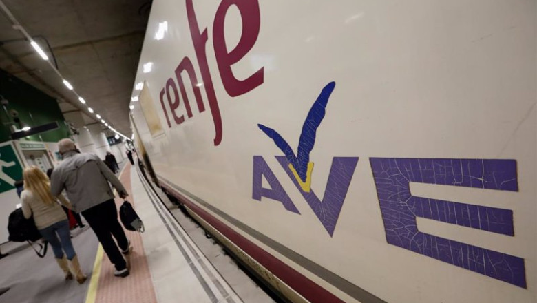 ep archivo un tren comercial de alta velocidad de renfe ep archivo un tren comercial de alta velocidad de renfe