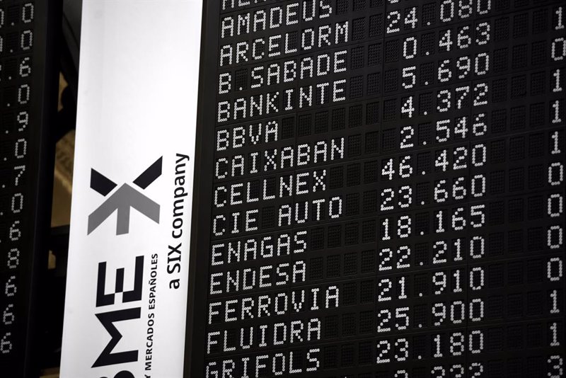 El Ibex cierra la semana con ligeros avances del 0,2% y renueva sus máximos anuales