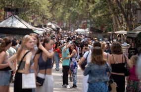 ep archivo varias personas pasean por las ramblas ep archivo varias personas pasean por las ramblas
