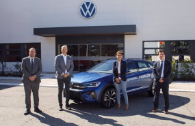 ep de izquierda a derecha el secretario general de industria raul blanco el presidente de vw navarra