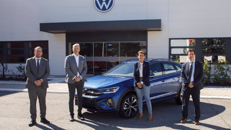 De izquierda a derecha, el secretario general de Industria, Raül Blanco; el presidente de VW Navarra, Markus Haupt; la presidenta del Gobierno de Navarra, María Chivite; y el consejero de Desarrollo Económico, Mikel Irujo, en la planta de VW Navarra | VW NAVARRA ep de izquierda a derecha el secretario general de industria raul blanco el presidente de vw navarra