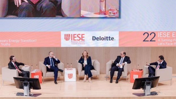 ep el ceo de enagas arturo gonzalez aizpiri el ceo de redeia roberto garcia merino la ceo de engie