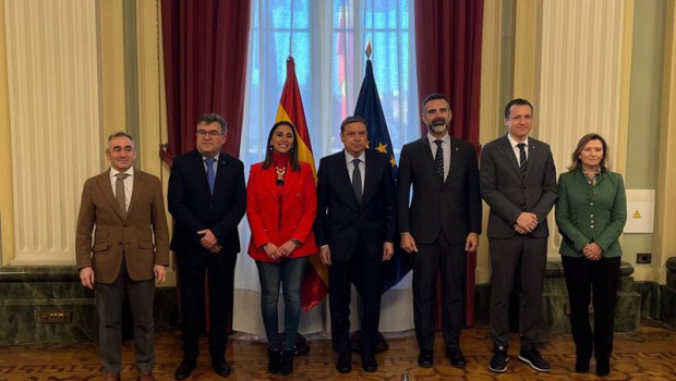 ep el conseller de agricultura agua ganaderia y pesca miguel barrachina se reune con el ministro de