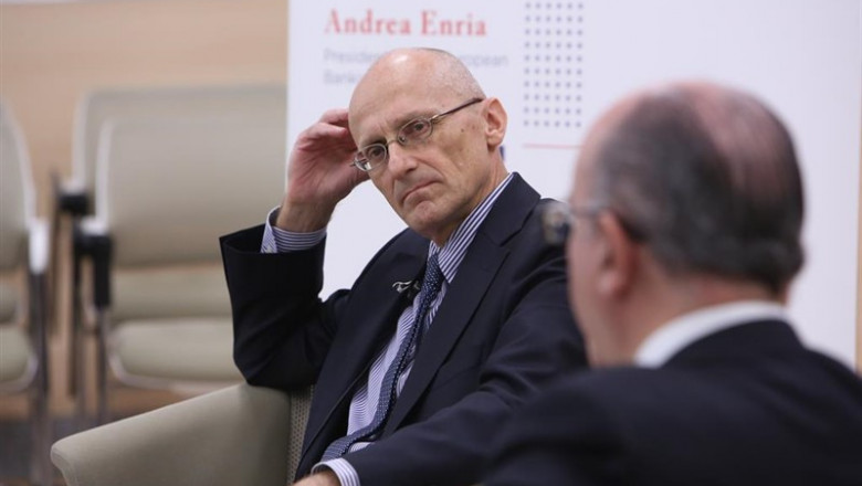 ep el presidente de la autoridad bancaria europea andrea enria izquierda y el presidente de la