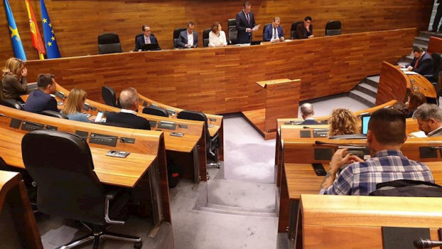 ep el presidente de la junta general marcelino marcos lindez da lectura a una declaracion
