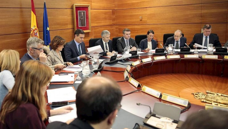 El presidente del Gobierno, Pedro Sánchez, reúne al comité de coordinación para seguir la situación en Cataluña | POOL MONCLOA/JOSÉ MARÍA CUADRADO ep el presidente del gobierno pedro sanchez reune al comite de coordinacion para seguir la situacion
