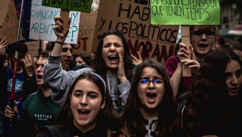 Estudiantes, durante una manifestación por el clima el pasado 24 de mayo en Barcelona. | Matthias Oesterle/ZUMA Wire/dpa - Archivo ep estudiantes durantemanifestacionclimapasado 24mayobarcelona