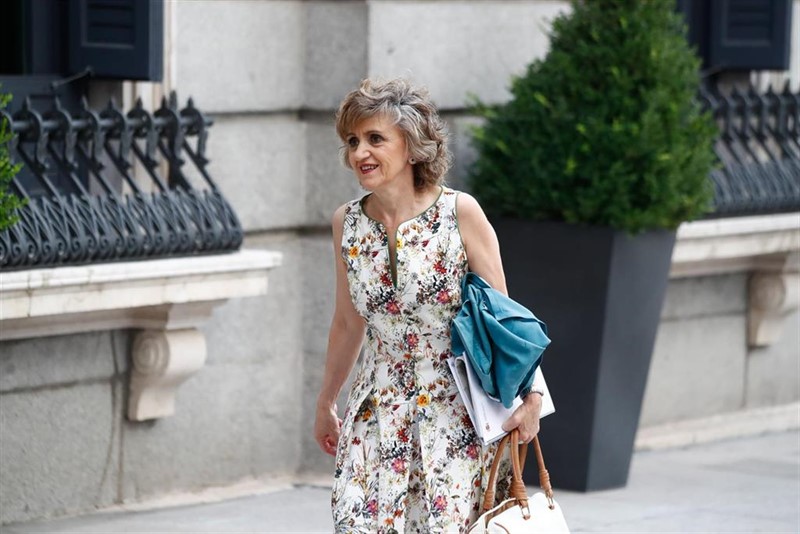 https://img.s3wfg.com/web/img/images_uploaded/7/e/ep_la_ministrasanidad_consumobienestar_socialfunciones_maria_luisa_carcedo_allegadacongresolos_diputadosla_segunda_sesiondebateinvestiduracandidato_socialistala_presidenciagobierno.jpg