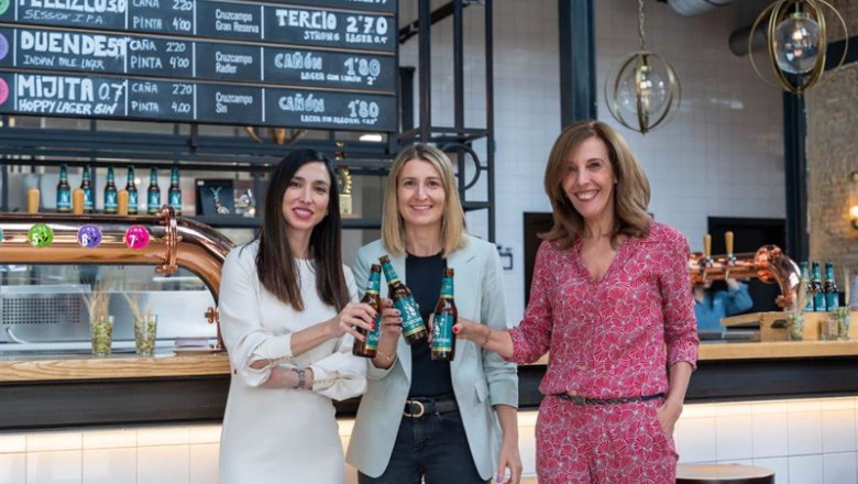 ep la responsable de la marca cruzcampo y la directora de innovacion de heineken espana junto a la ep la responsable de la marca cruzcampo y la directora de innovacion de heineken espana junto a la