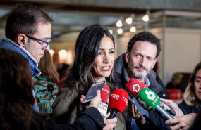 ep la vicealcaldesa de madrid begona villacisi atiende a los medios en la inauguracion del rastrillo