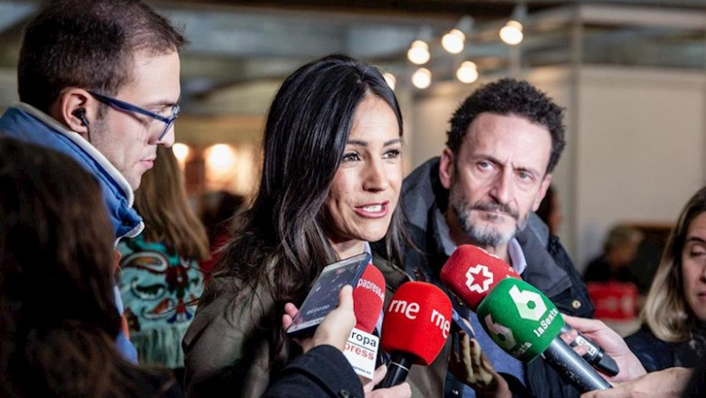 La vicealcaldesa de Madrid, Begoña Villacís(i), atiende a los medios en la inauguración del Rastrillo Nuevo Futuro junto al portavoz adjunto de Ciudadanos (Cs) en el Congreso, Edmundo Bal (d) en Madrid (España) a 16 de noviembre. | Ricardo Rubio - Europa Press ep la vicealcaldesa de madrid begona villacisi atiende a los medios en la inauguracion del rastrillo