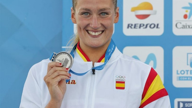 Mireia Belmonte con su medalla | NACHO CASARES/COE - Archivo ep mireia belmontesu medalla 20190719205104
