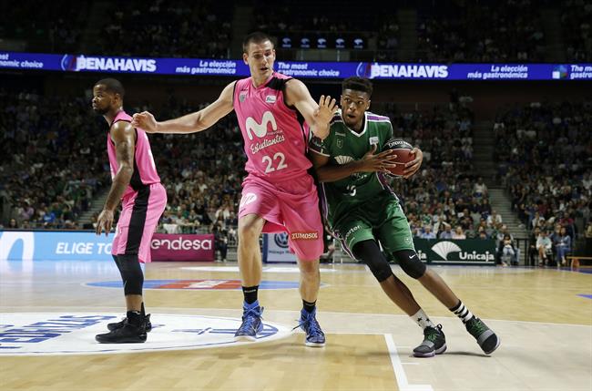 Nik Caner-Medley (Movistar Estudiantes) Jeff Brooks (Unicaja) | ACB PHOTO - M. POZO - Archivo ep nik caner-medley movistar estudiantes jeff brooks unicaja