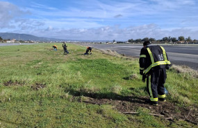 ep operarios del aeropuerto de cordoba trabajan en la limpieza tras las constantes borrascas que ep operarios del aeropuerto de cordoba trabajan en la limpieza tras las constantes borrascas que