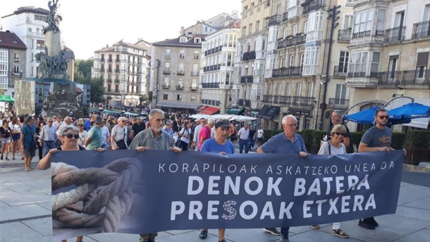 ep un millarpersonasmanifiestanvitoriareclamaracercamientolos presosetaeuskadi