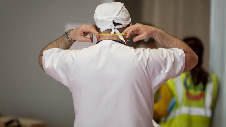 ep un sanitario antes de iniciar su jornada laboral en el pabellon 9 del hospital de campana de ep un sanitario antes de iniciar su jornada laboral en el pabellon 9 del hospital de campana de