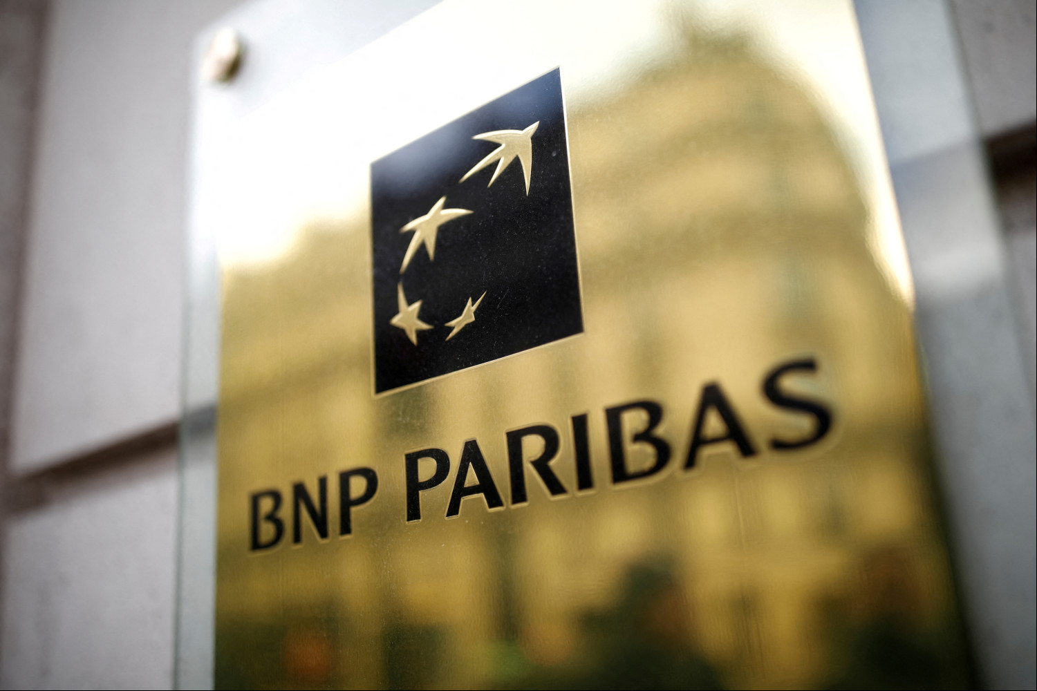 photo d archives du logo bnp paribas sur un immeuble a paris 20230331165314 