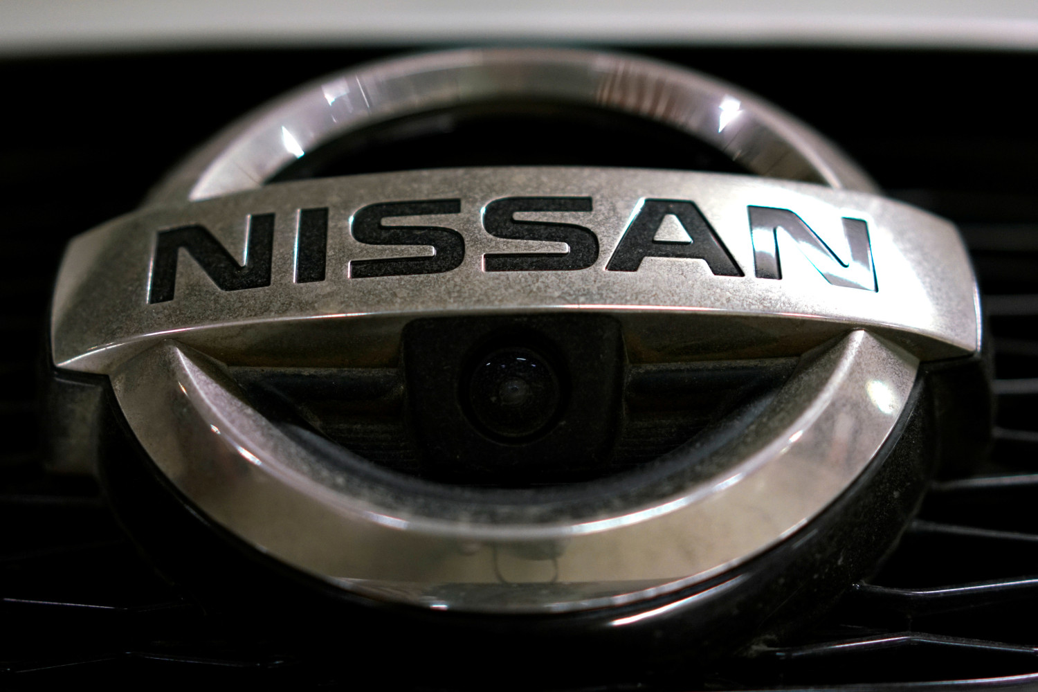 photo d archives du logo nissan sur une voiture a moscou en russie 