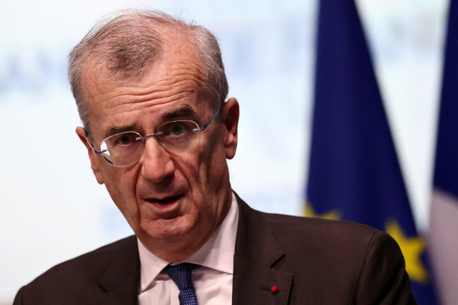 vers un relevement progressif mais soutenu des taux par la bce dit villeroy 