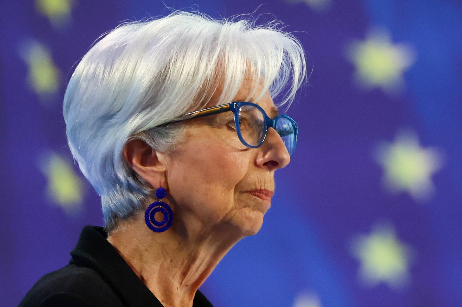 christine lagarde presidente de la banque centrale europeenne s adressant aux journalistes 